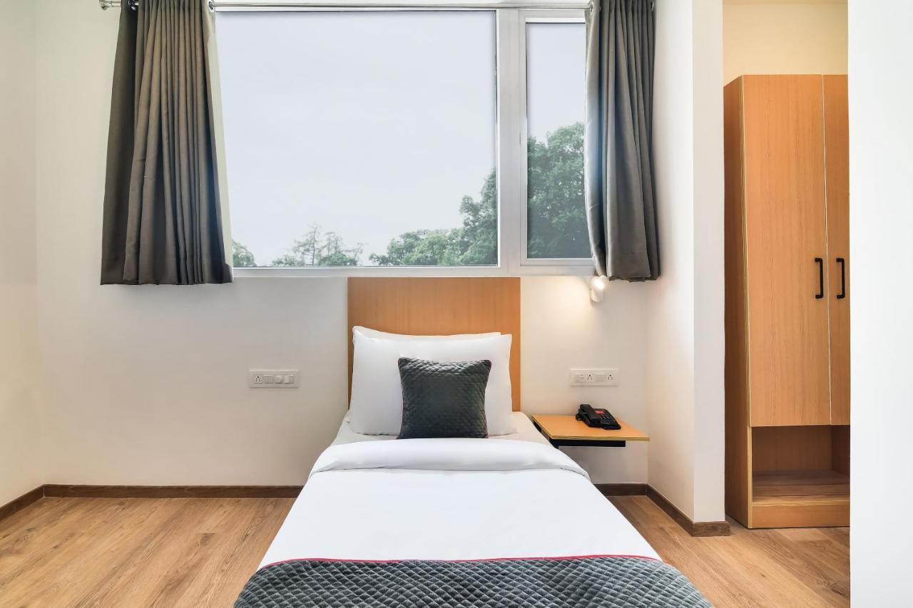 Oyo Townhouse 238 Ulsoor Hotel Bangalore Bagian luar foto
